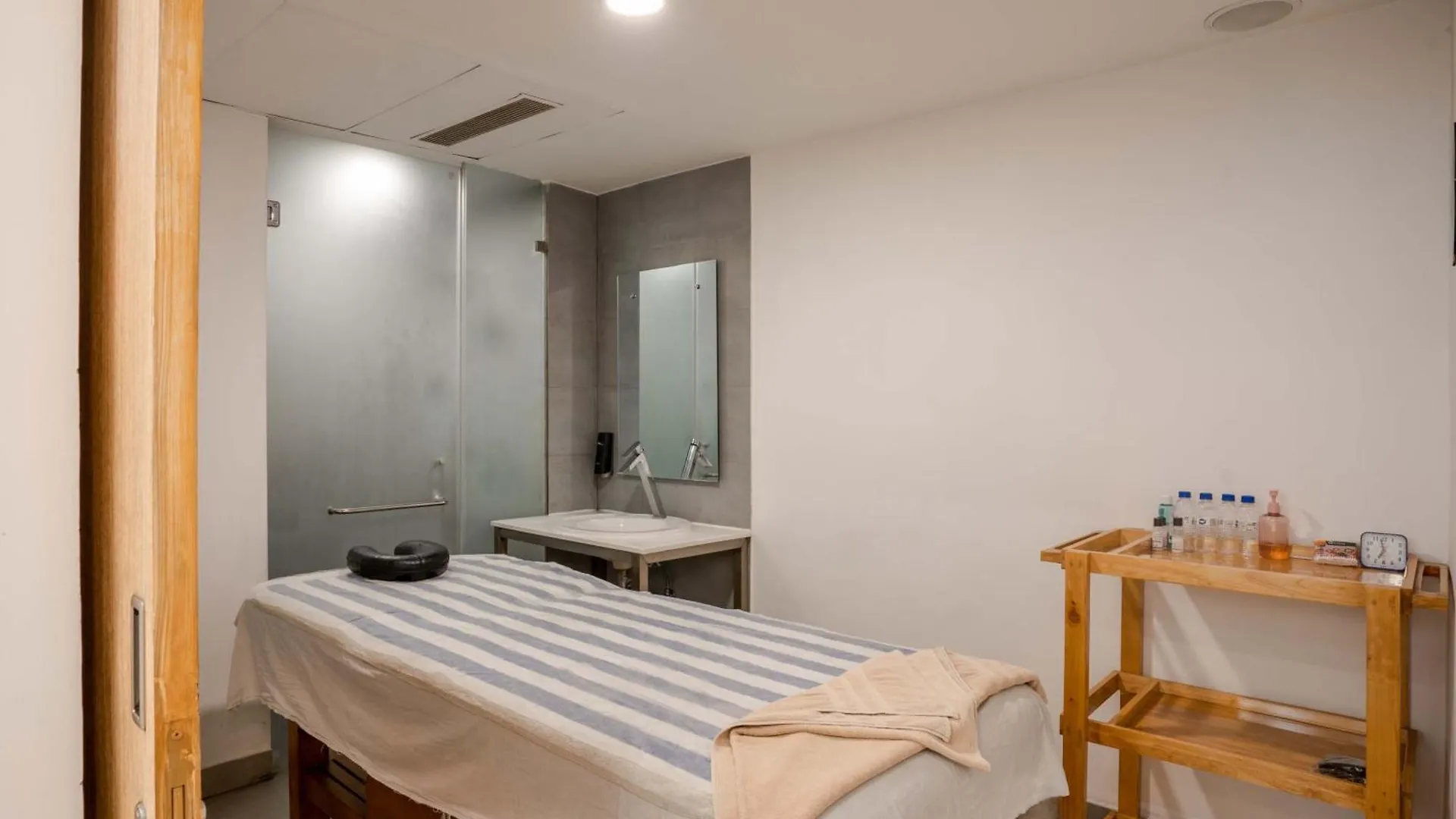 Sunday Hotel Chandigarh Zirakpur 5*,  India