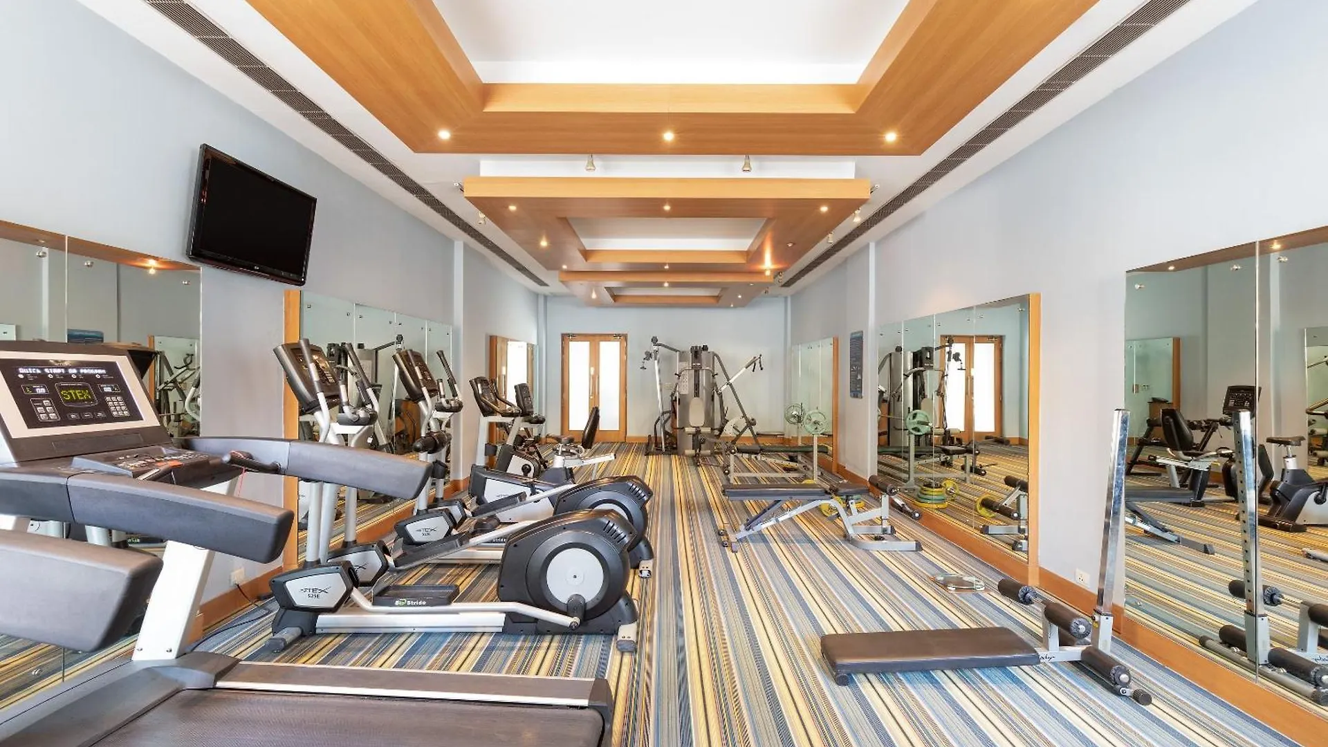 Sunday Hotel Chandigarh Zirakpur 5*,