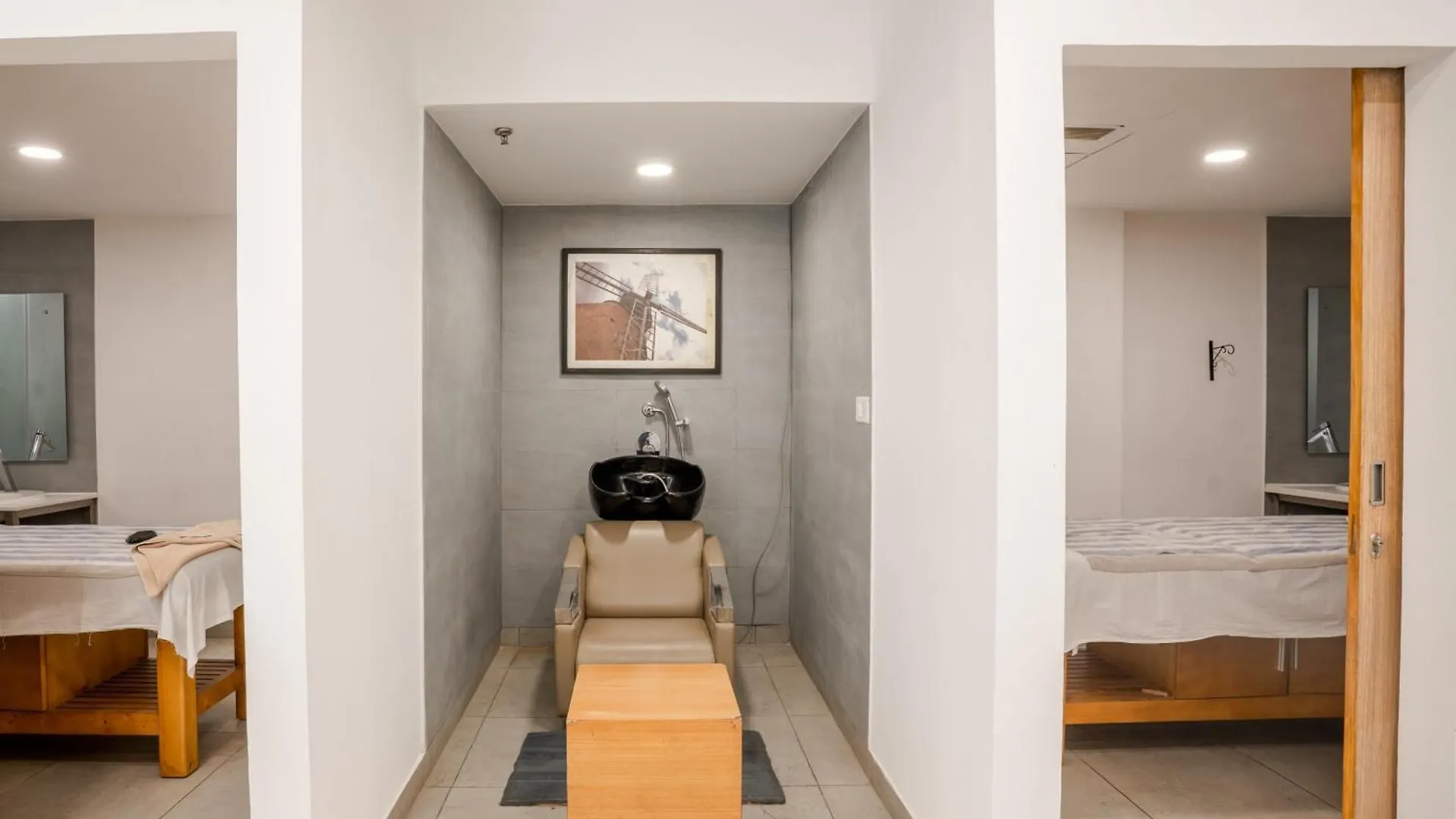 Sunday Hotel Chandigarh Zirakpur 5*,  India